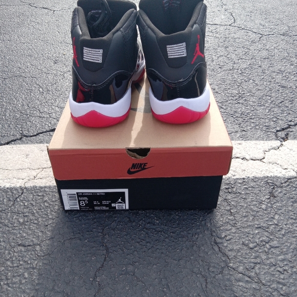 Air Jordan 11 Retro,  Playoffs - Picture 3 of 5